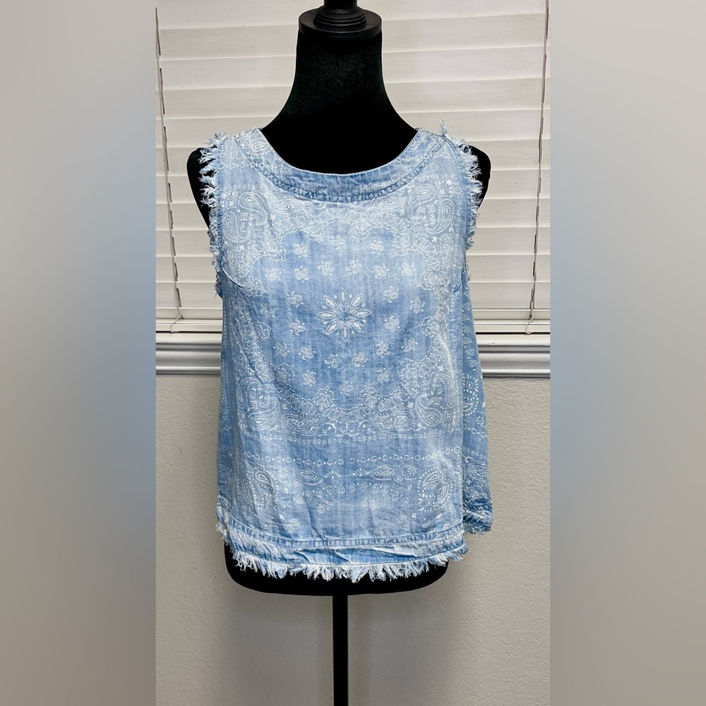 For The Republic small/petite sleeveless blue chambray fringe paisley print PS